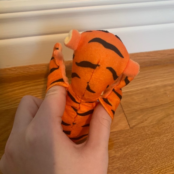 Winnie the Pooh Tigger finger puppet - Picture 5 of 5